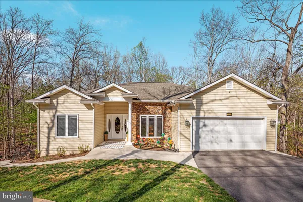 $524,900 | 203 Northwood Circle, Cross Junction, VA 22625