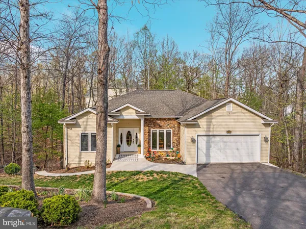 $524,900 | 203 Northwood Circle, Cross Junction, VA 22625