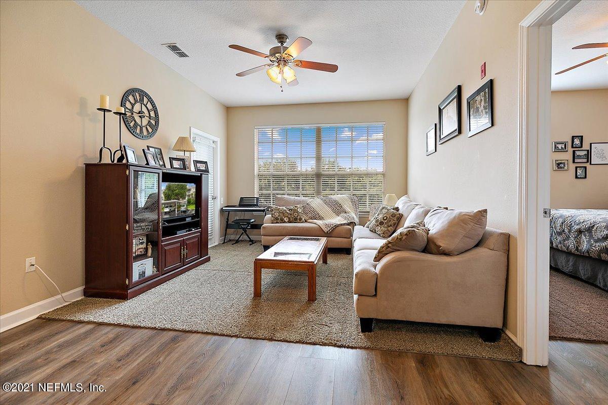 10550 Baymeadows Road, Unit 827 Jacksonville, FL 32256 - Photo 2 of 20 06-Living Room
