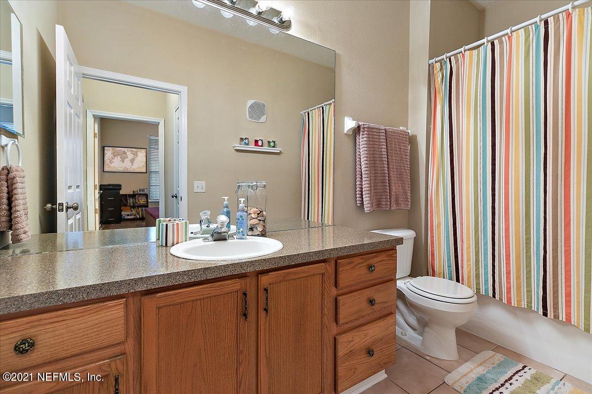 10550 Baymeadows Road, Unit 827 Jacksonville, FL 32256 - Photo 10 of 20 03-Bathroom