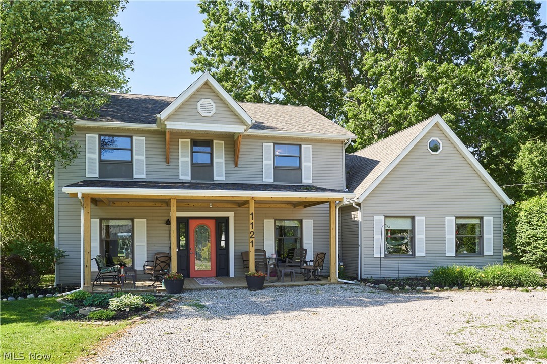 View of front facade with a porch