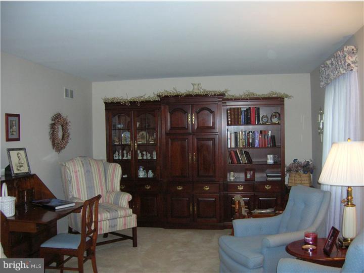 43 Old State Road Springfield, PA 19064 - Photo 6 of 21 Living Room