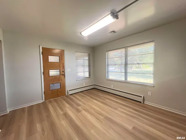 $1,800 | 5004 North University Street, Peoria, IL 61614