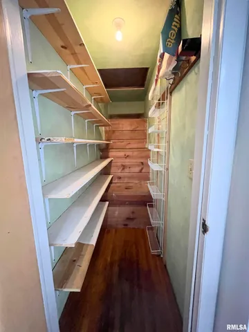 $1,800 | 5004 North University Street, Peoria, IL 61614