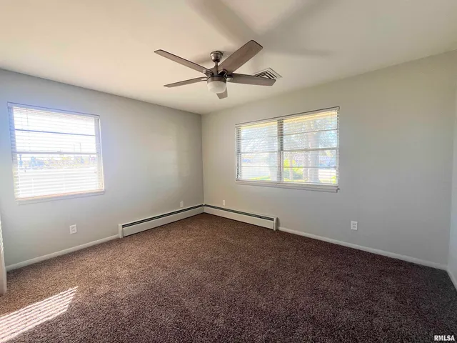 $1,800 | 5004 North University Street, Peoria, IL 61614