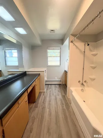 $1,800 | 5004 North University Street, Peoria, IL 61614