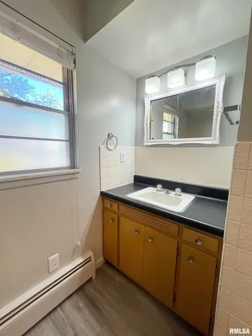 $1,800 | 5004 North University Street, Peoria, IL 61614