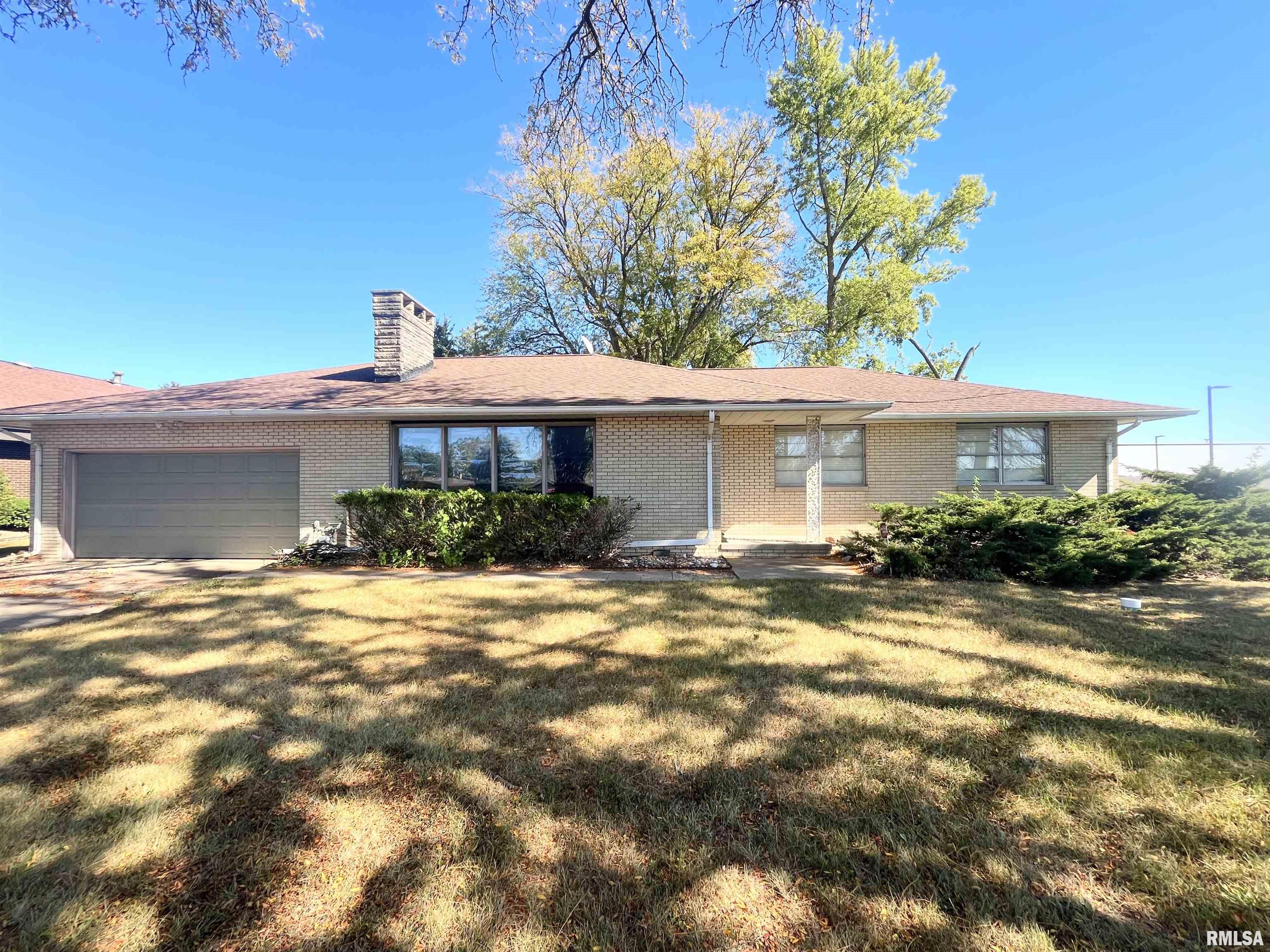 5004 North University Street Peoria, IL 61614 - Photo 2 of 28