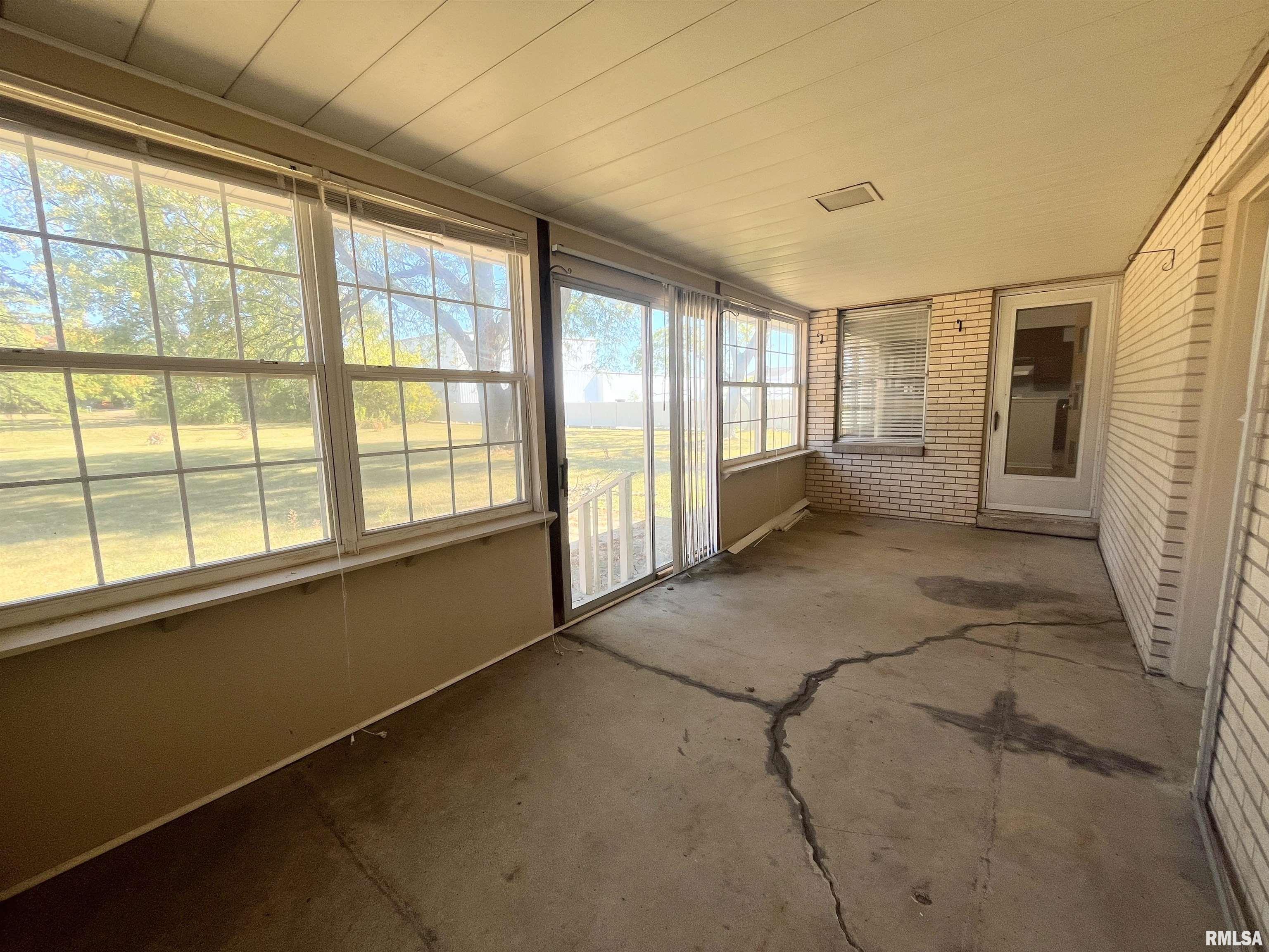 5004 North University Street Peoria, IL 61614 - Photo 21 of 28