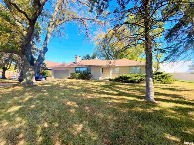 $1,800 | 5004 North University Street, Peoria, IL 61614