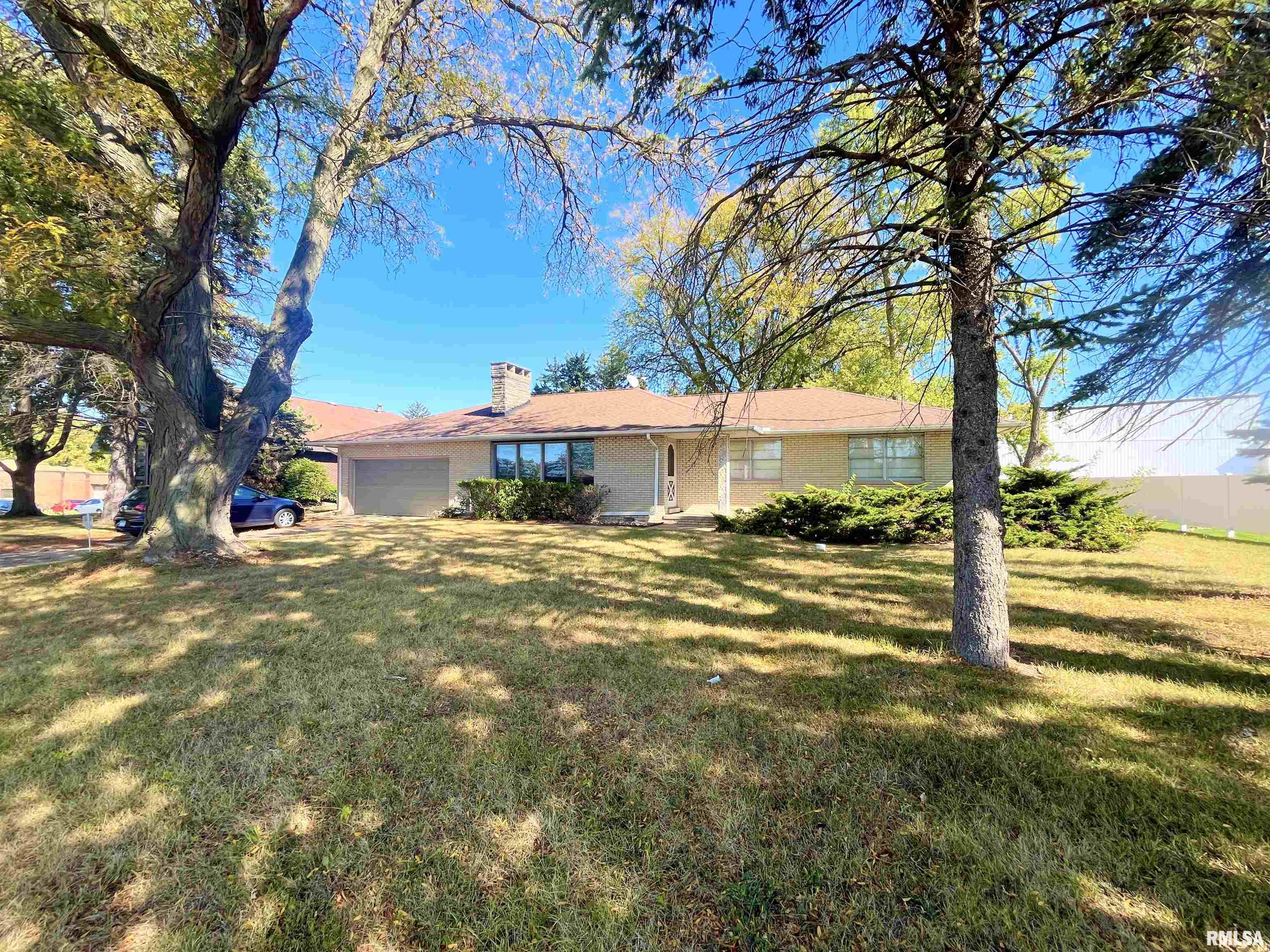 5004 North University Street Peoria, IL 61614 - Photo 3 of 28