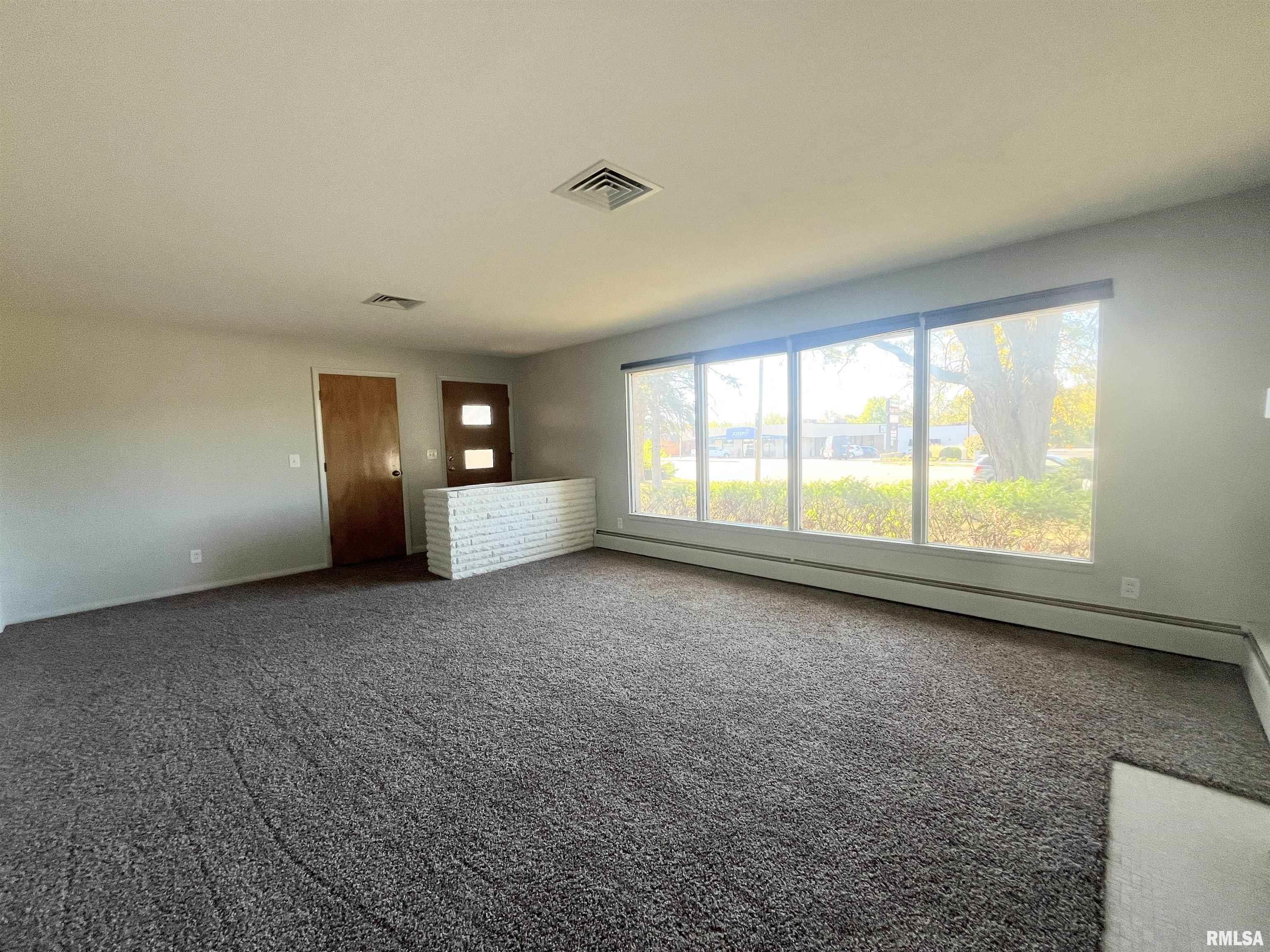 5004 North University Street Peoria, IL 61614 - Photo 4 of 28