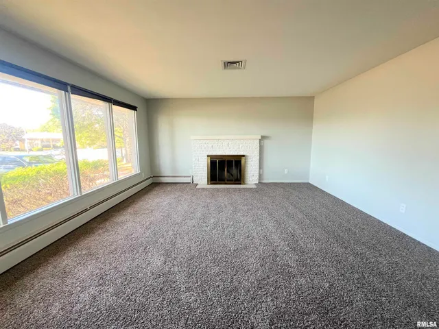 $1,800 | 5004 North University Street, Peoria, IL 61614