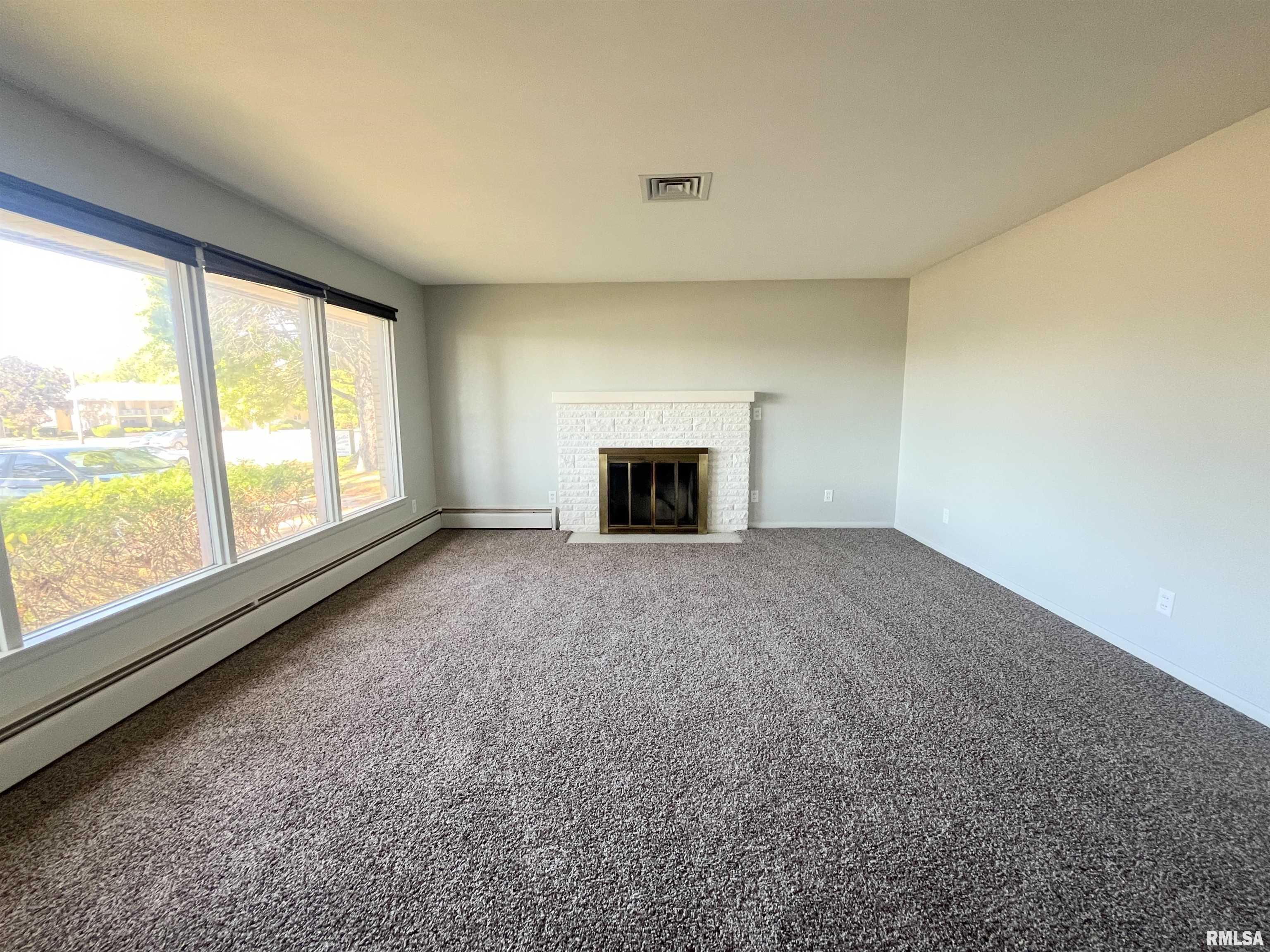 5004 North University Street Peoria, IL 61614 - Photo 5 of 28