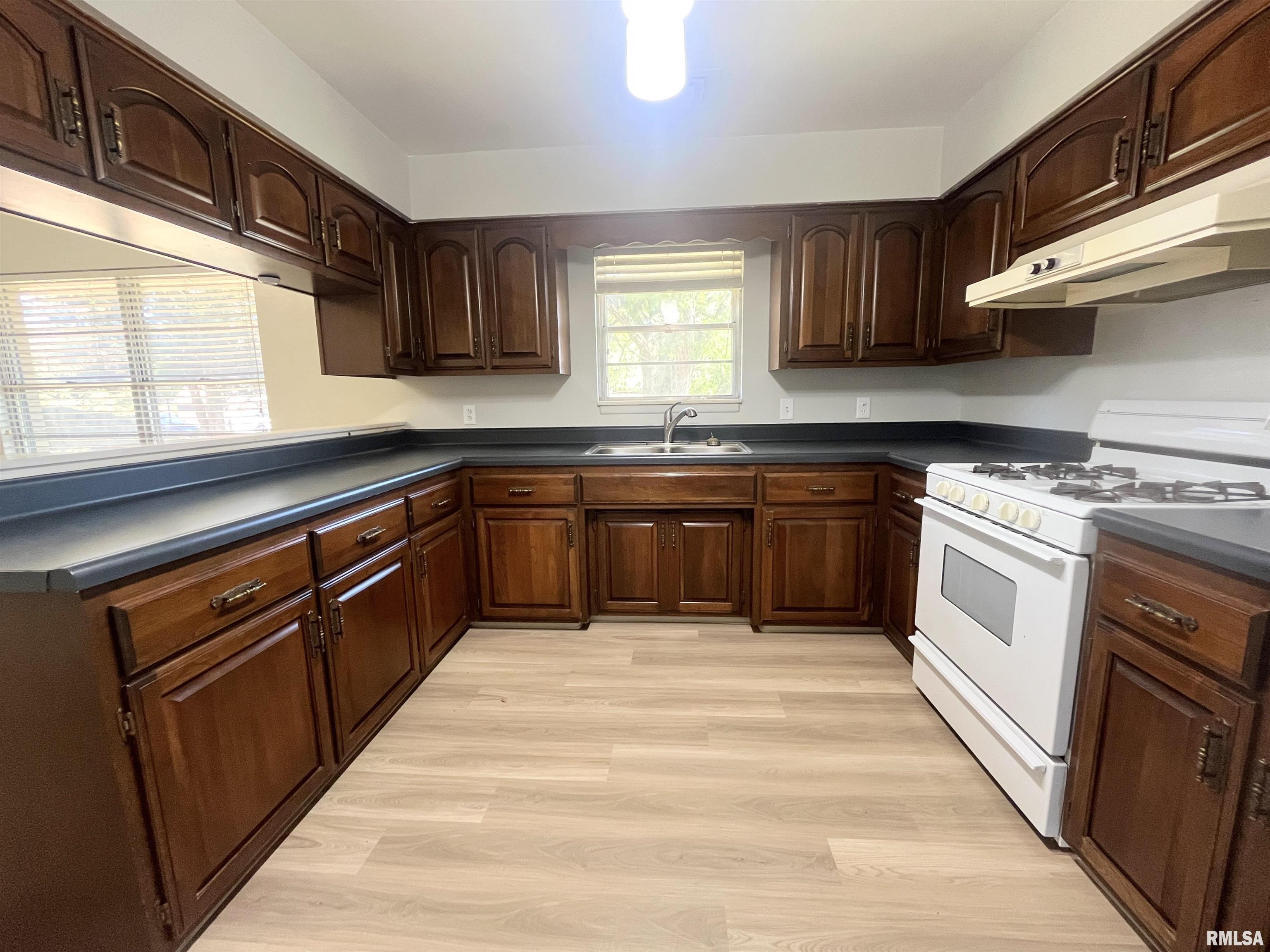 5004 North University Street Peoria, IL 61614 - Photo 7 of 28