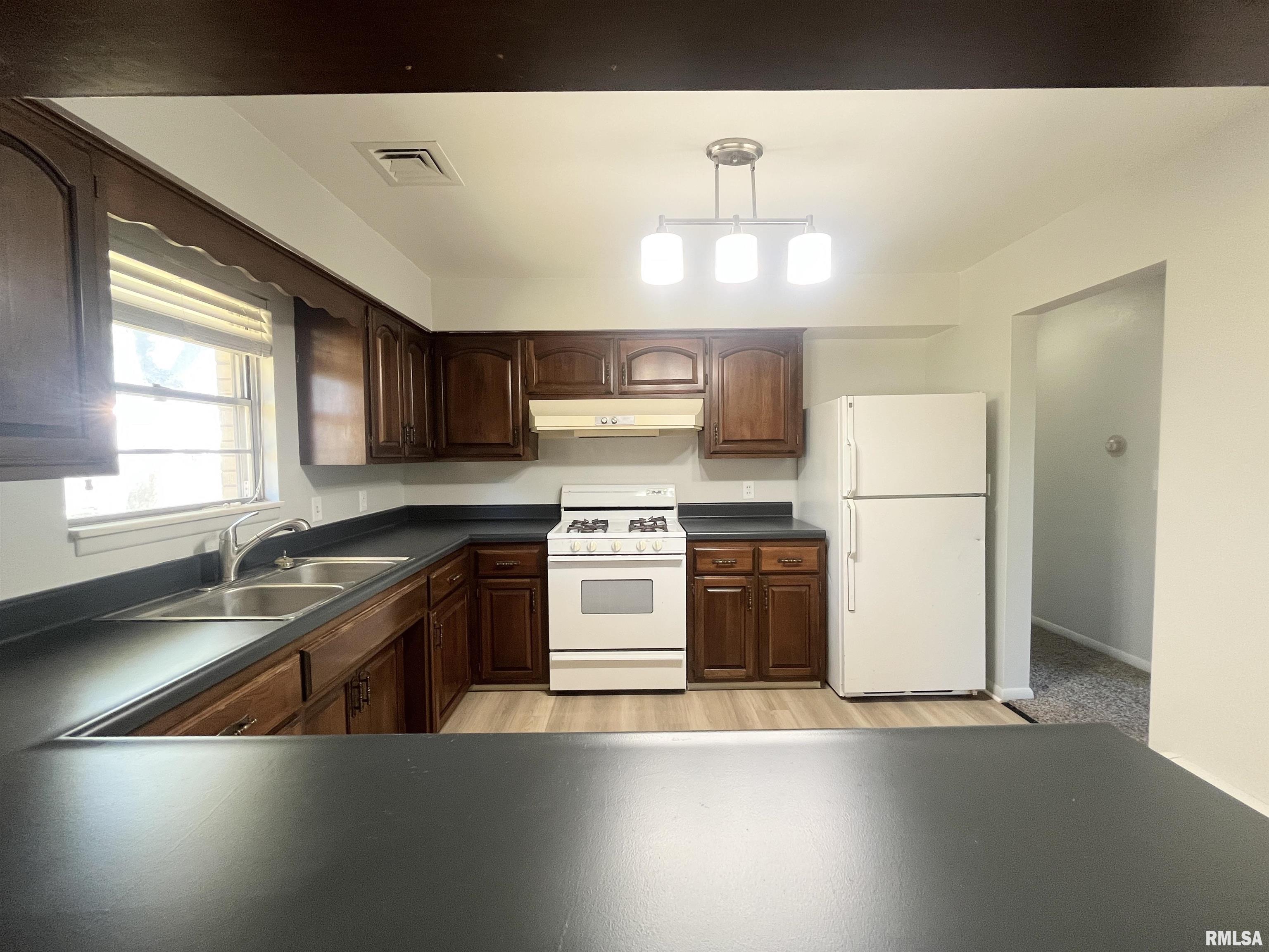 5004 North University Street Peoria, IL 61614 - Photo 9 of 28