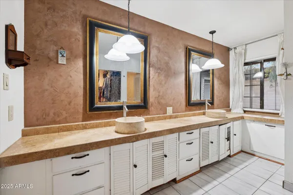 $1,295,000 | 105 East Claremont Street, Phoenix, AZ 85012