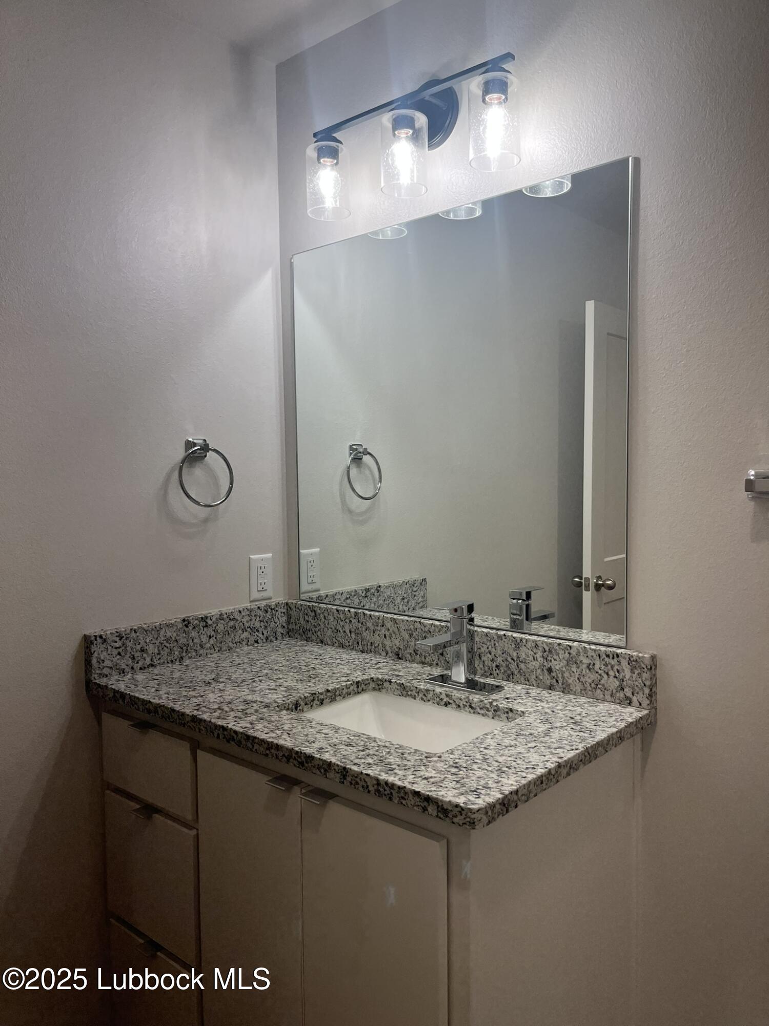 3421 49th Street, Unit B Lubbock, TX 79413 - Photo 6 of 13 IMG_7929