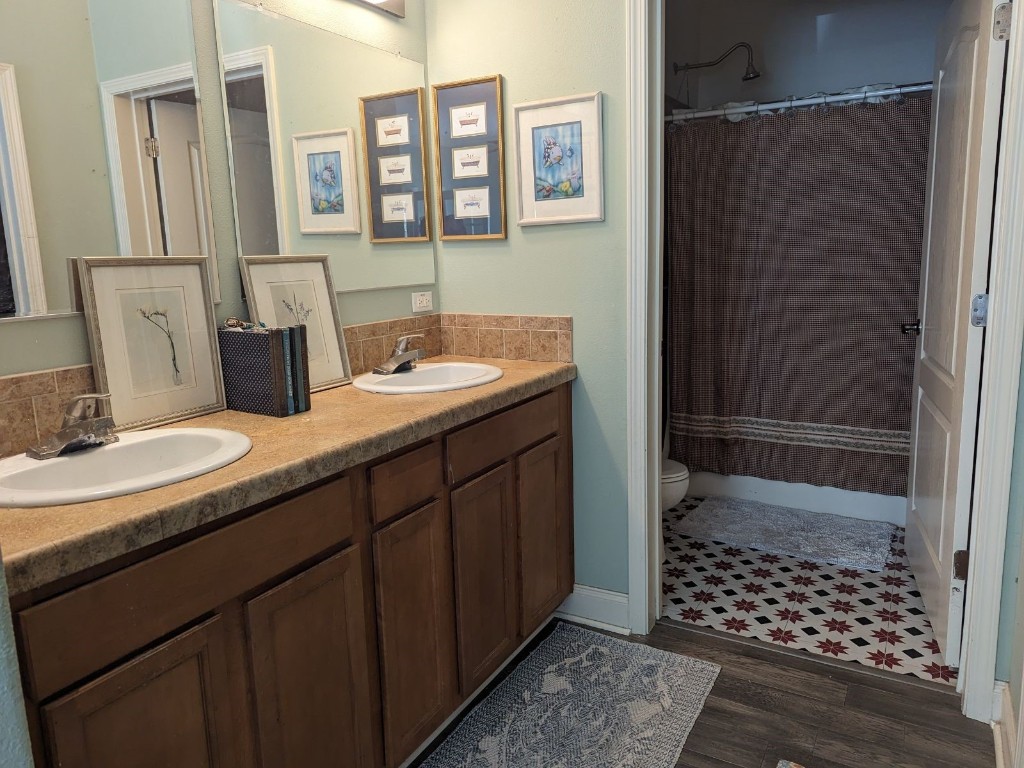 795 Geiger Road Amelia Island, FL 32034 - Photo 9 of 17 a bathroom with a shower sink and mirror