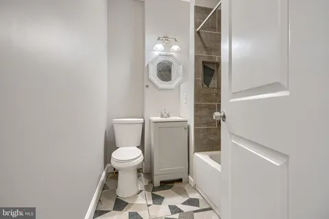 $2,150 | 2917 Clifton Avenue, Baltimore, MD 21216
