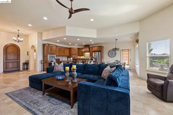 $730,000 | 16 Flagstone Court, Copperopolis, CA 95228