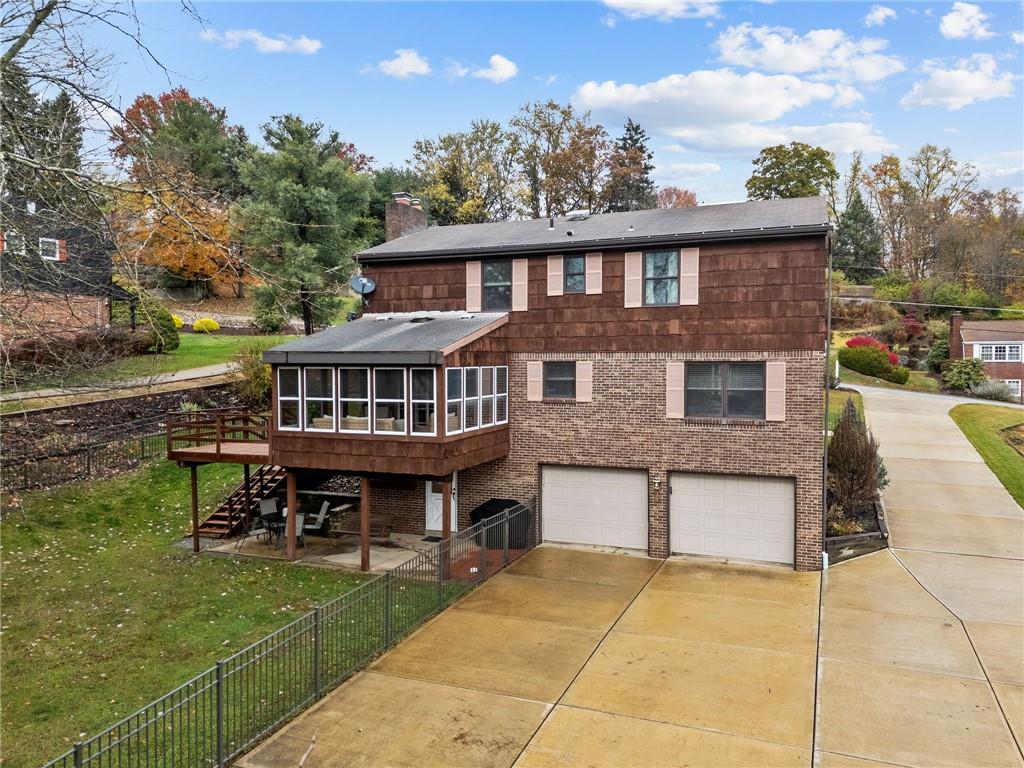 2924 Arrowhead Court Export, PA 15632 - Photo 33 of 37 a backyard of a house with table and chairs