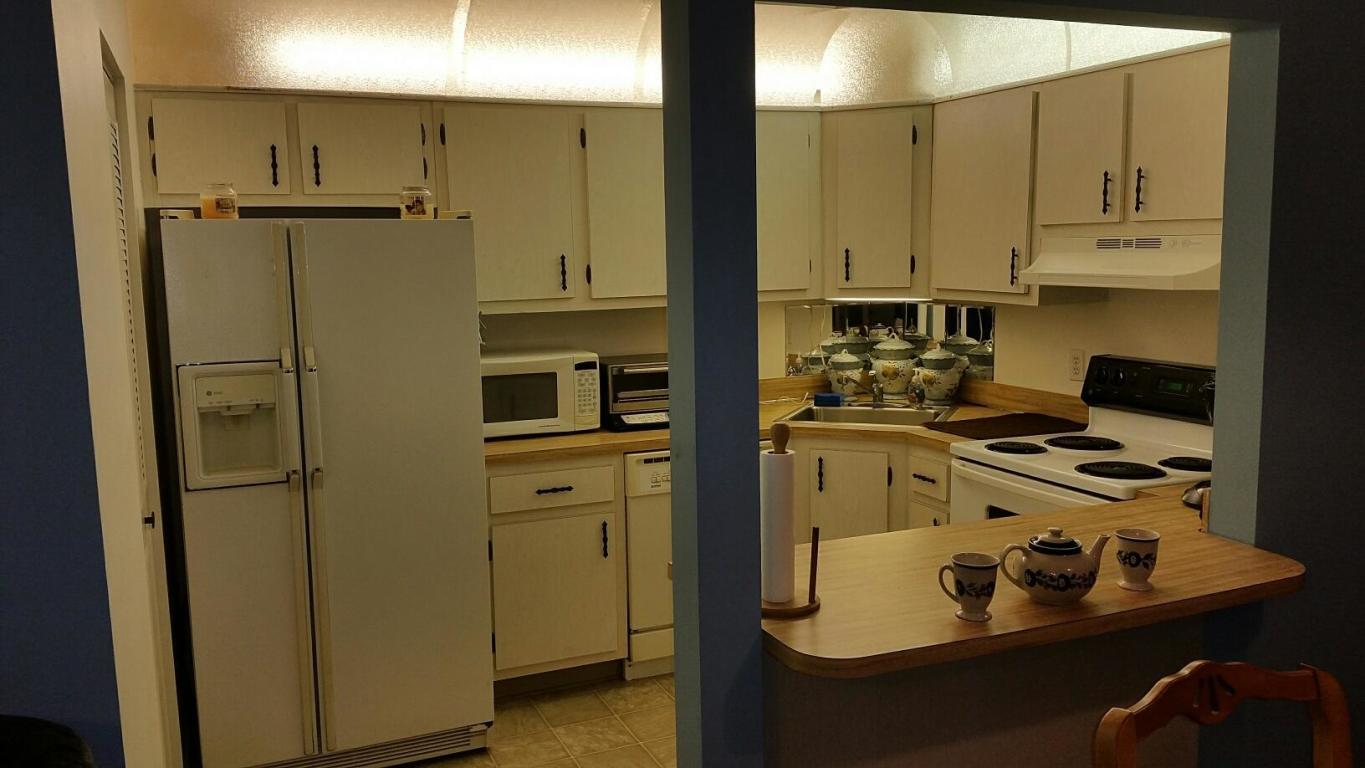 330 Pine Ridge Circle, Unit C1 Greenacres, FL 33463 - Photo 5 of 12 330 kitchen