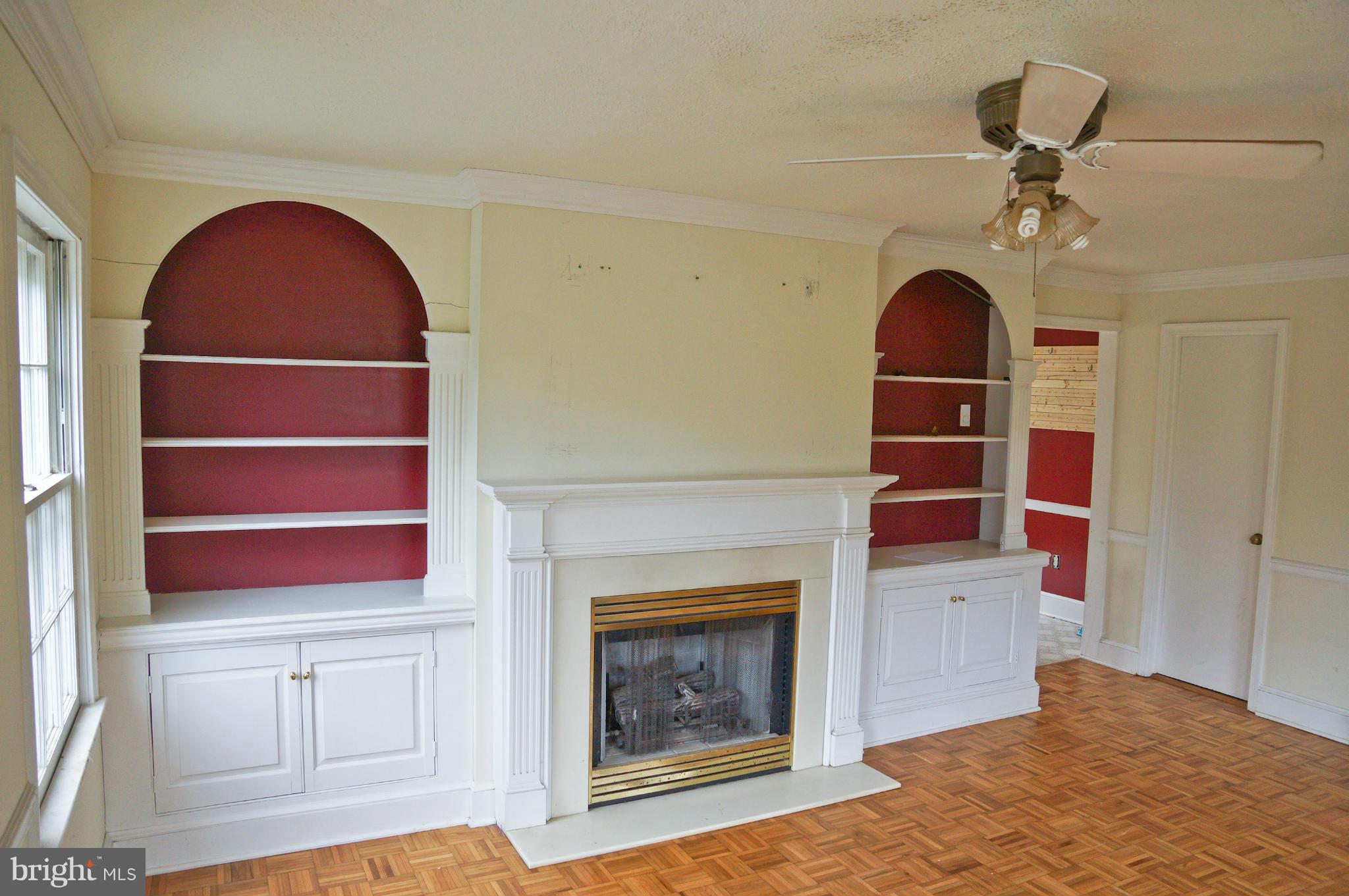 9765 Crest Hill Road Marshall, VA 20115 - Photo 12 of 30 Living Room