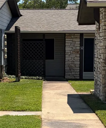 $160,000 | 2100 Windsor Drive, Unit 32, Bryan, TX 77802