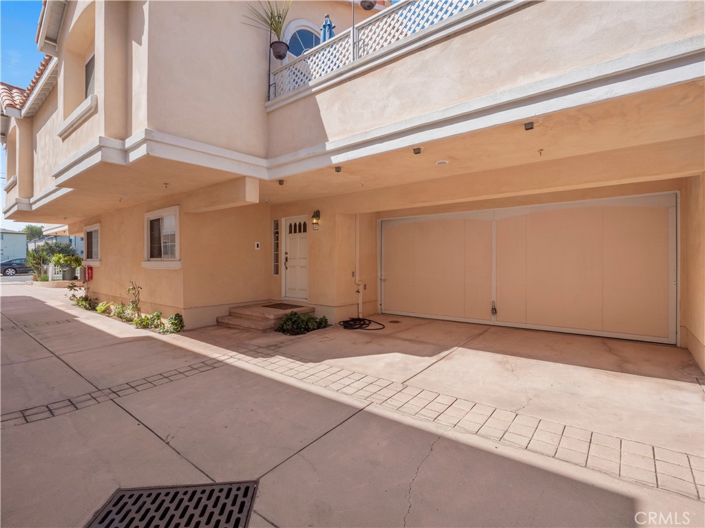 2517 Rockefeller Lane, Unit B Redondo Beach, CA 90278 - Photo 25 of 36 a view of a street with a building