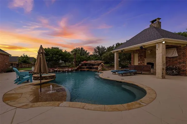 $999,999 | 2705 Winthrop Hill Road, Denton, TX 76226