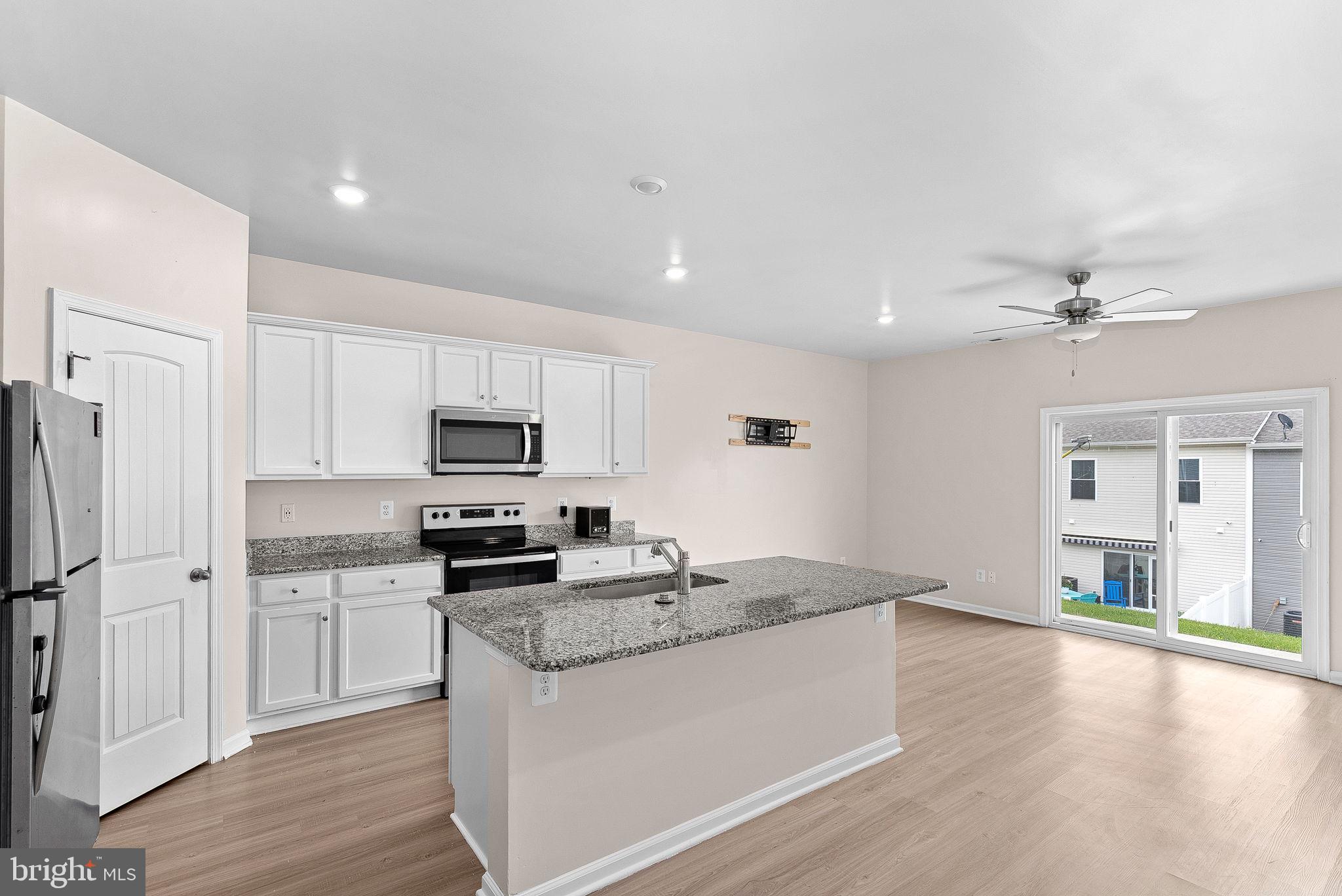 112 Cramsford Street Falling Waters, WV 25419 - Photo 5 of 35