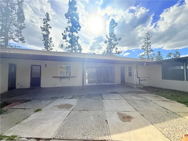 a view of a house with a yard and garage