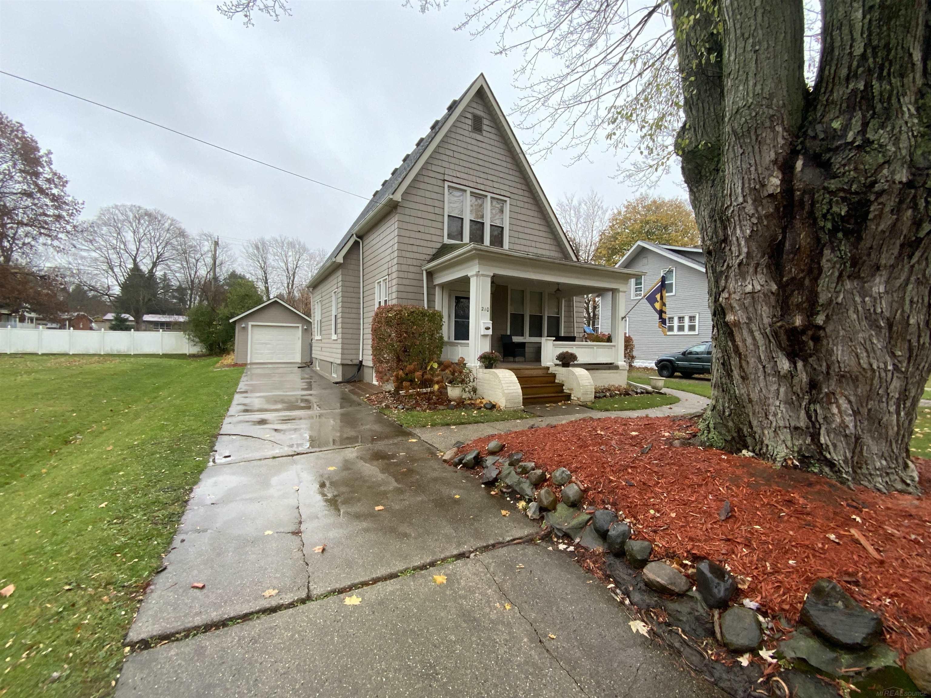 210 Spring Street Yale, MI 48097 - Photo 1 of 35 50161074-8fe4ff54-e6e7-4b3c-8bf1-f8b4846fb386.JPG
