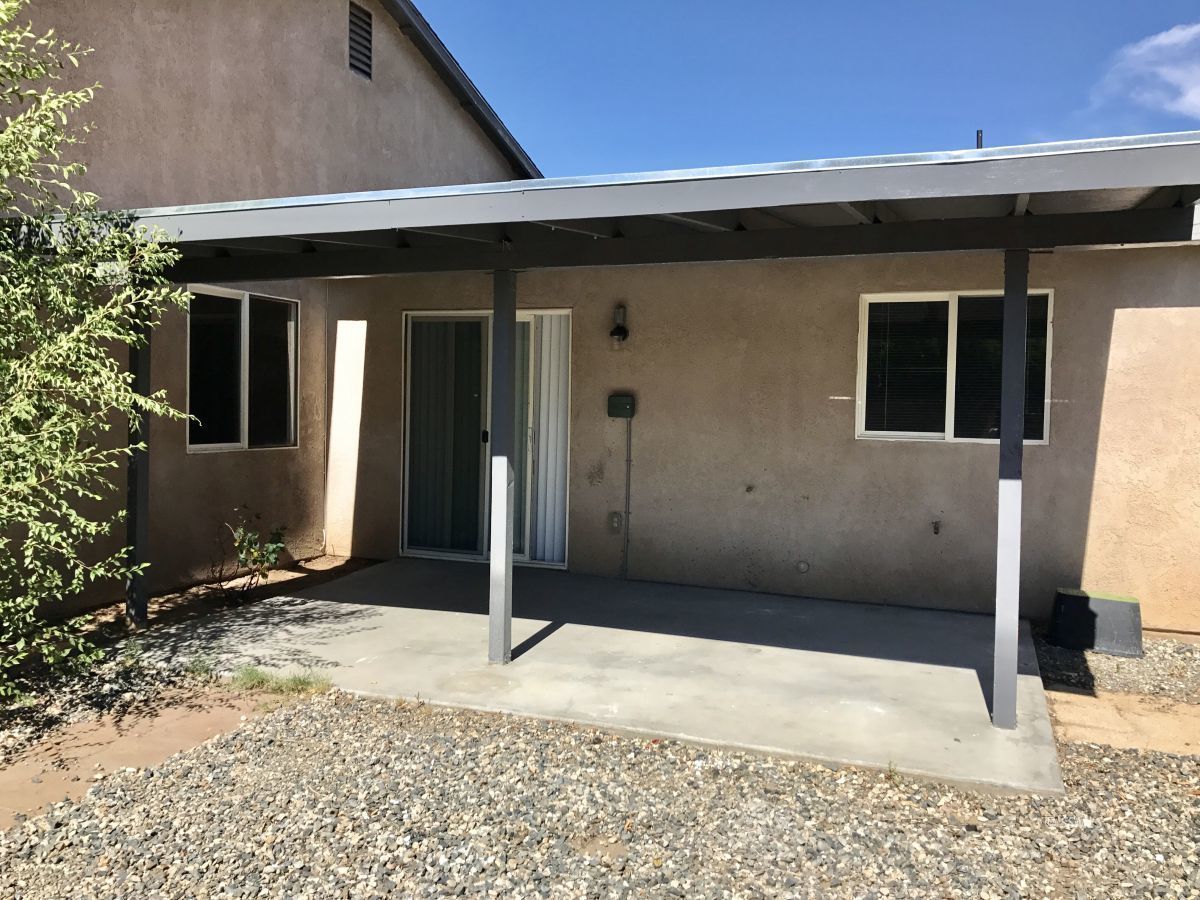 559 South Alvord Street Ridgecrest, CA 93555 - Photo 7 of 7 a backyard of a house