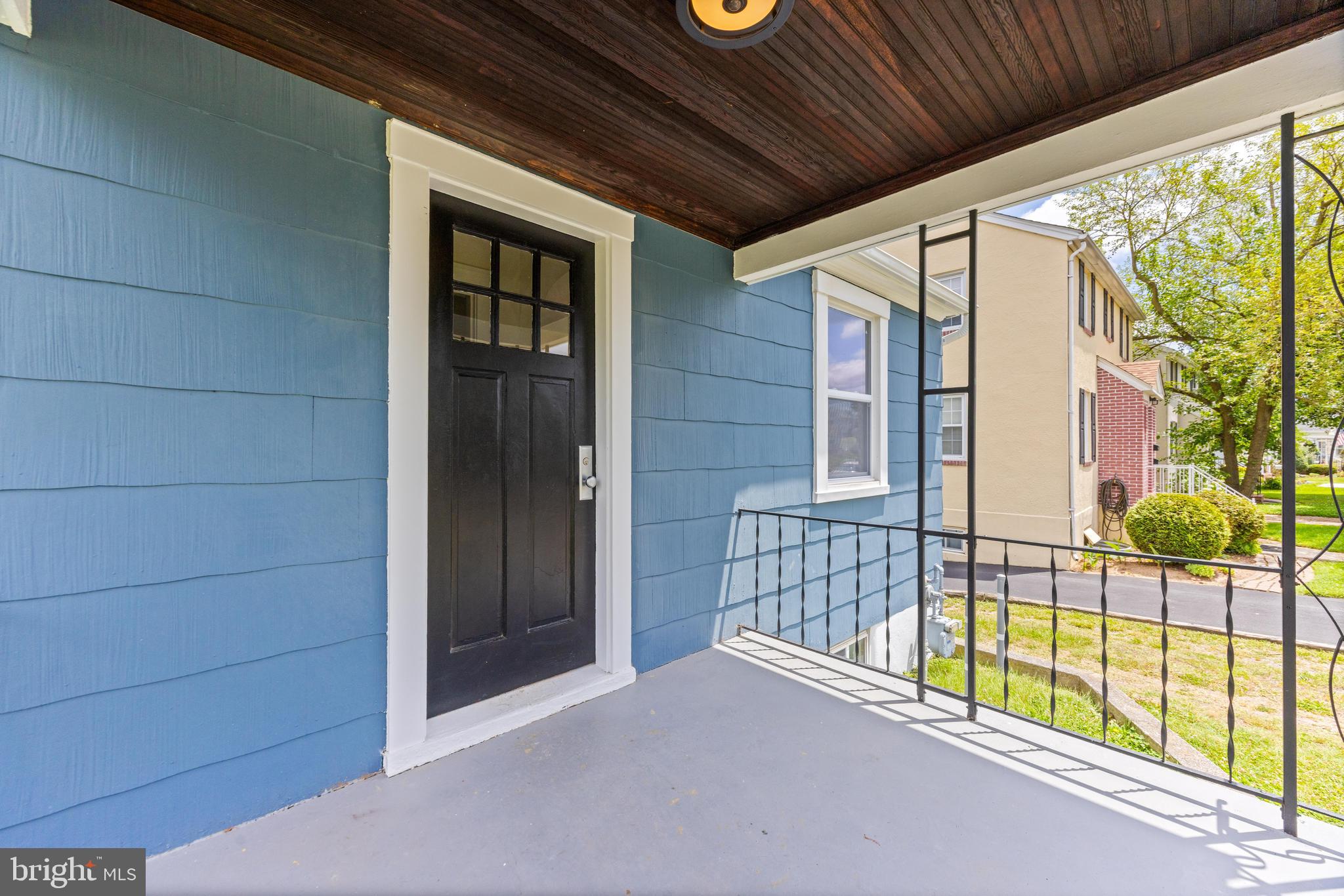 5559 Ashbourne Road Baltimore, MD 21227 - Photo 3 of 31