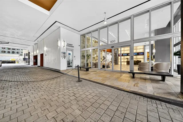 $4,500 | 500 Brickell Avenue, Unit 501, Miami, FL 33131