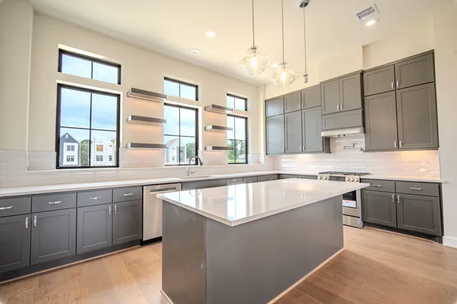 $654,999 | 1704 Sedola Lane, Houston, TX 77055