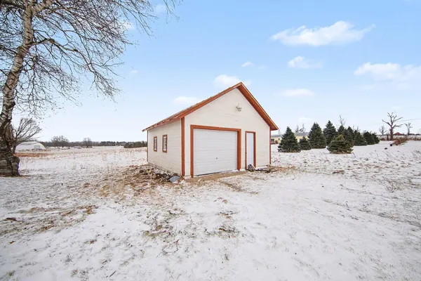 $220,000 | 10091 Concord Road, Jonesville, MI 49250