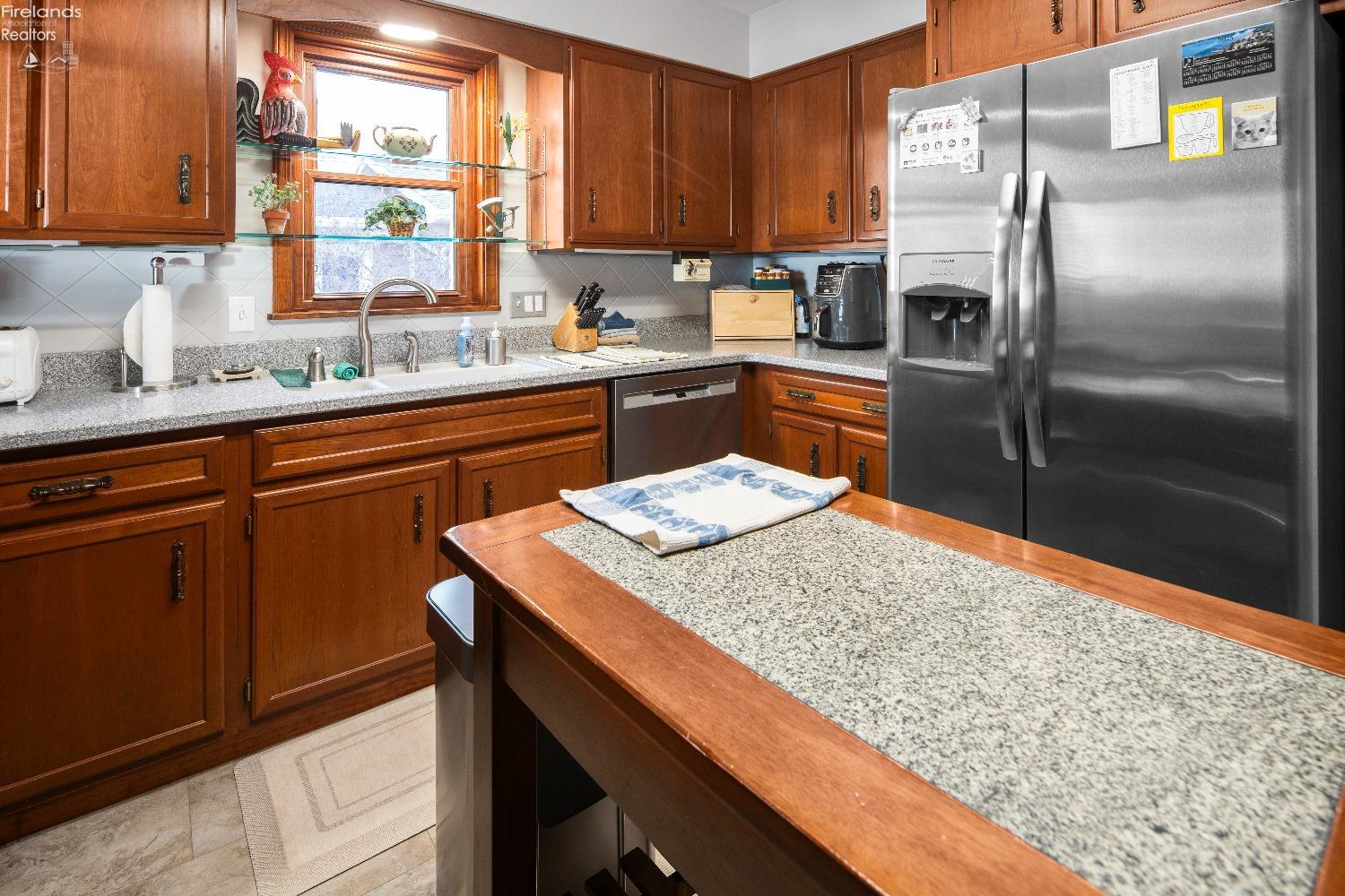 2655 East Sand Road Port Clinton, OH 43452 - Photo 4 of 42 Gallery Image 4