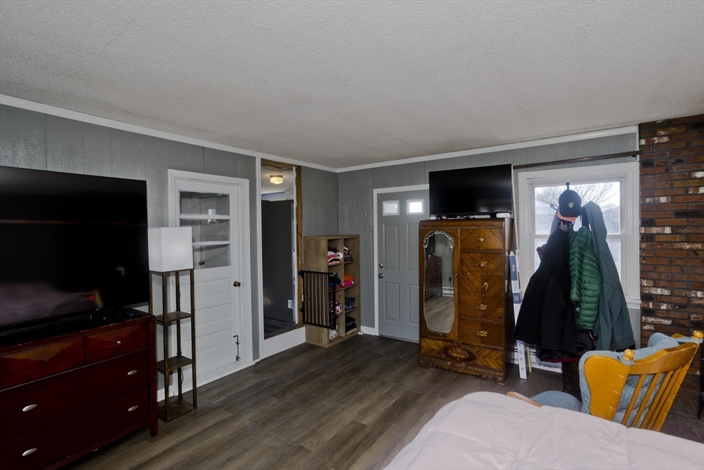 74 Judith Street Springfield, MA 01118 - Photo 15 of 27