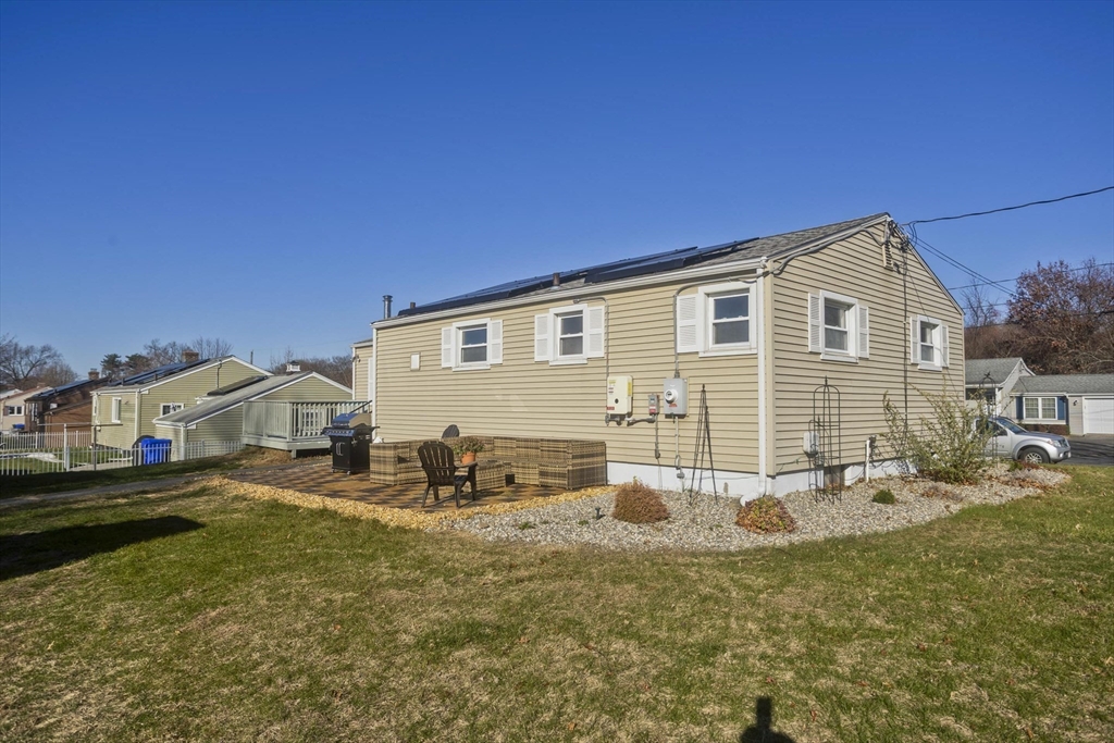 74 Judith Street Springfield, MA 01118 - Photo 3 of 27