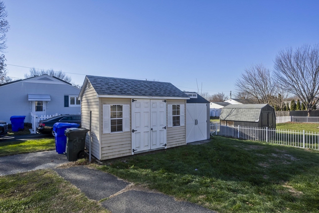 74 Judith Street Springfield, MA 01118 - Photo 5 of 27