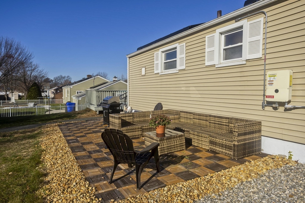 74 Judith Street Springfield, MA 01118 - Photo 7 of 27