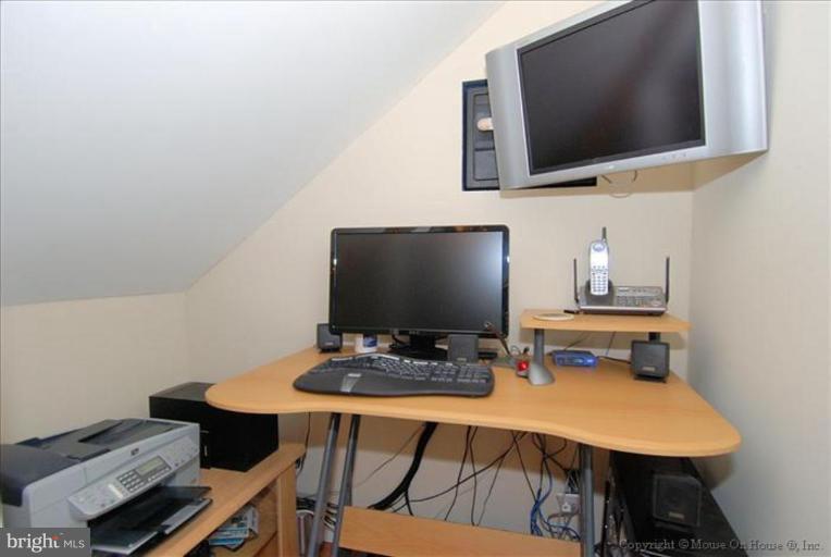 1105 Carson Street Silver Spring, MD 20901 - Photo 18 of 20 Computer nook