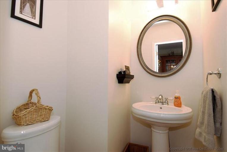 1105 Carson Street Silver Spring, MD 20901 - Photo 9 of 20 Half Bath 1