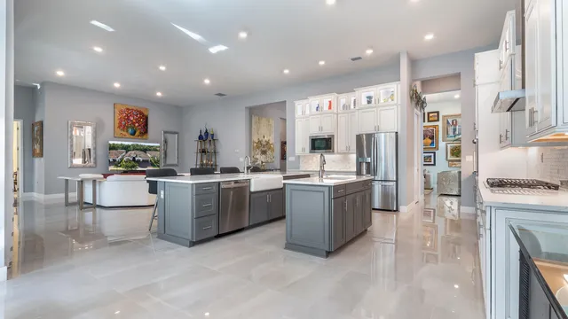 a view of a house with backyard and garden