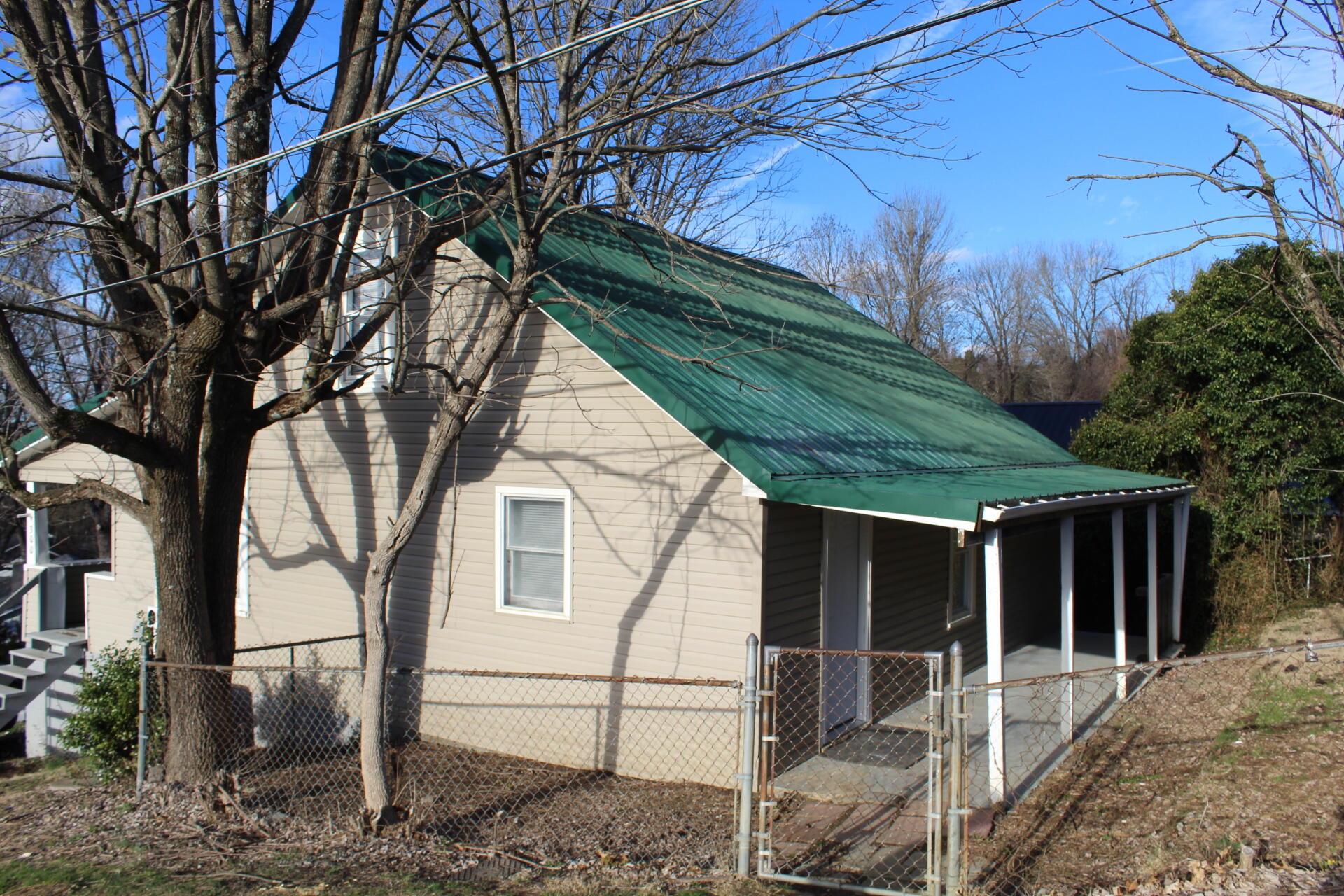 300 North Paperville Road Bristol, TN 37620 - Photo 3 of 20 IMG_0009