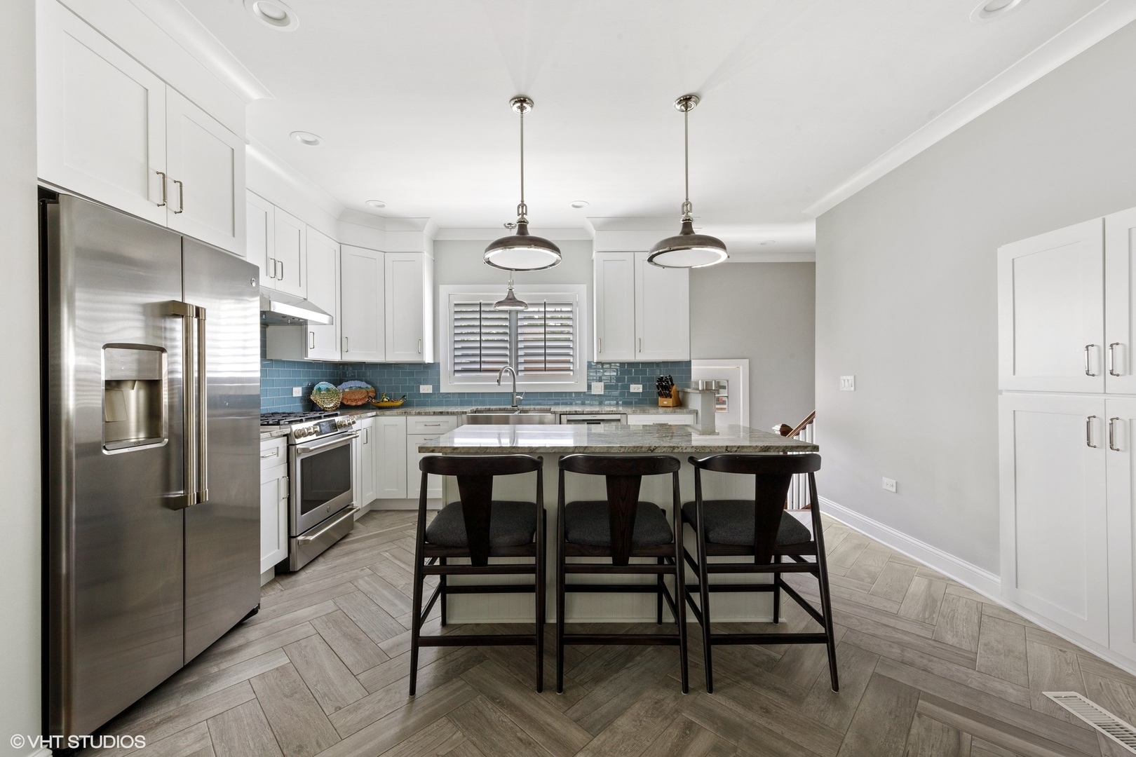 744 Arlington Road Riverside, IL 60546 - Photo 2 of 24