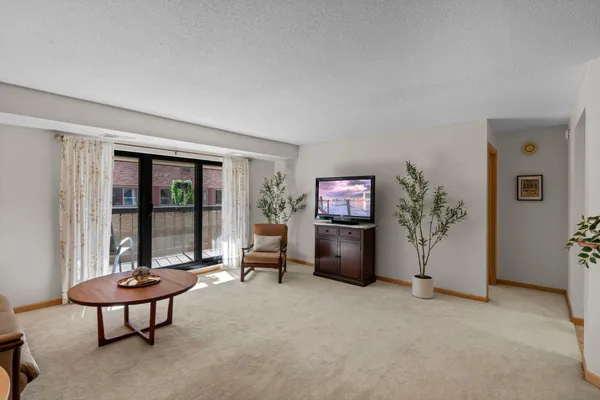 $315,000 | 2885 Knox Avenue South, Unit 605, Minneapolis, MN 55408